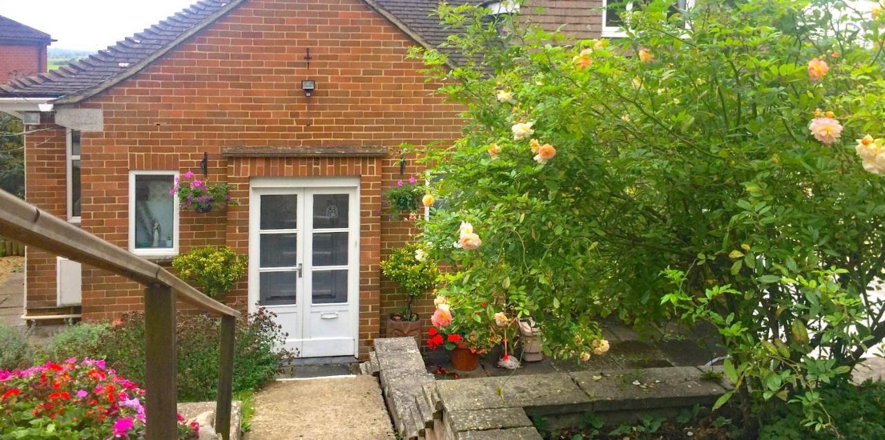 Healing Waters Sanctuary For Exclusive Private Hire And Self Catering Board, Vegetarian, Alcohol & Wifi Free Retreat In Glastonbury Bed & Breakfast Exterior photo