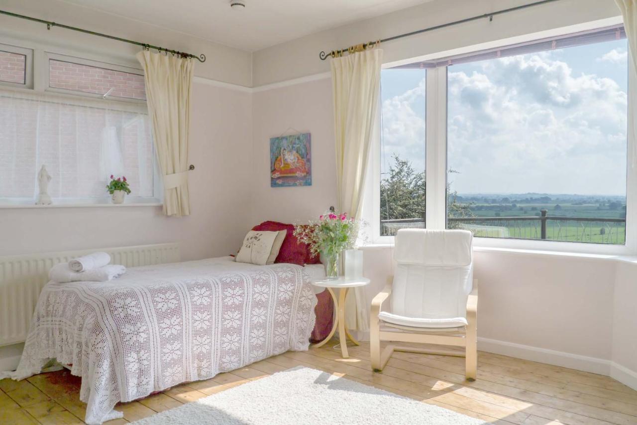 Healing Waters Sanctuary For Exclusive Private Hire And Self Catering Board, Vegetarian, Alcohol & Wifi Free Retreat In Glastonbury Bed & Breakfast Exterior photo