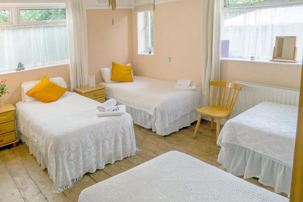 Healing Waters Sanctuary For Exclusive Private Hire And Self Catering Board, Vegetarian, Alcohol & Wifi Free Retreat In Glastonbury Bed & Breakfast Exterior photo